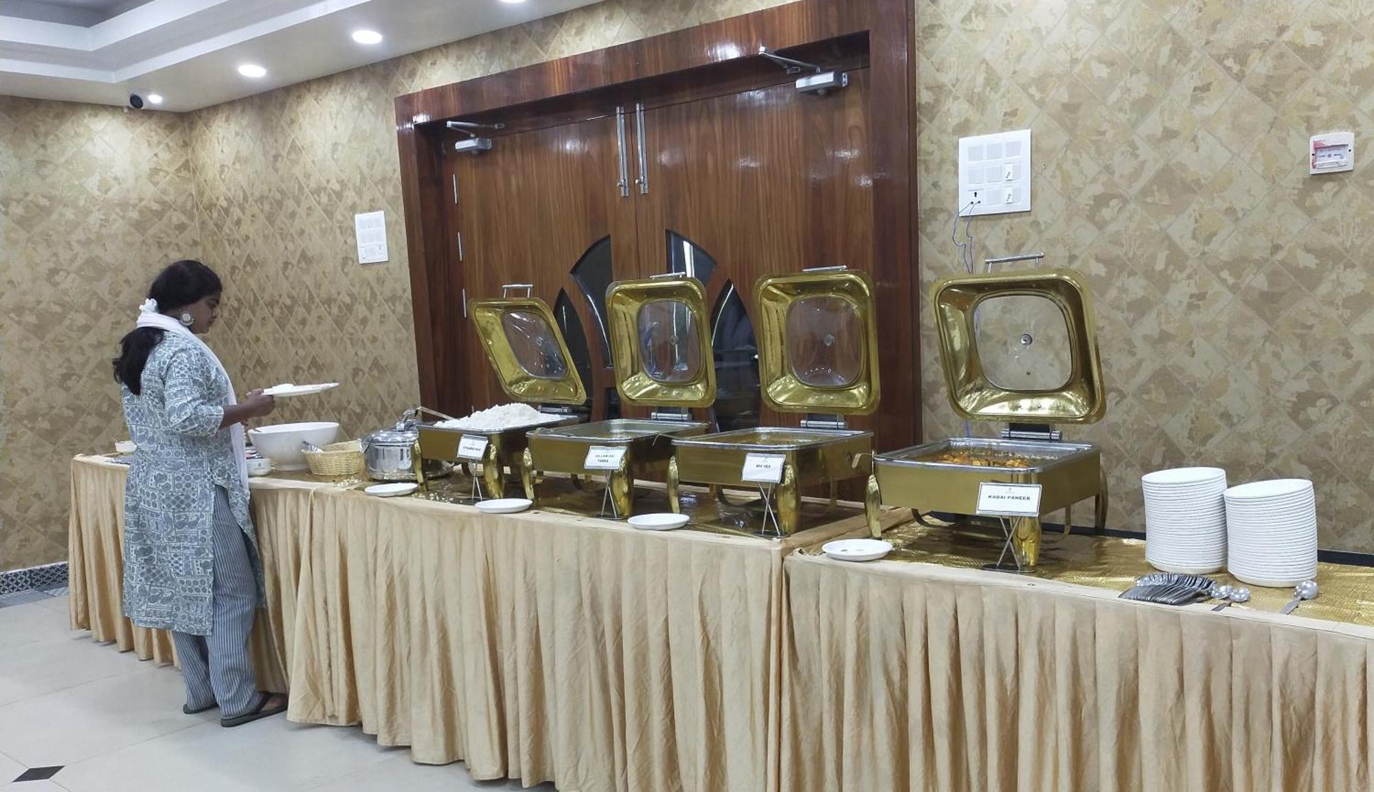 The Adventure Luxury Hotel Bhubaneswar Exteriör bild